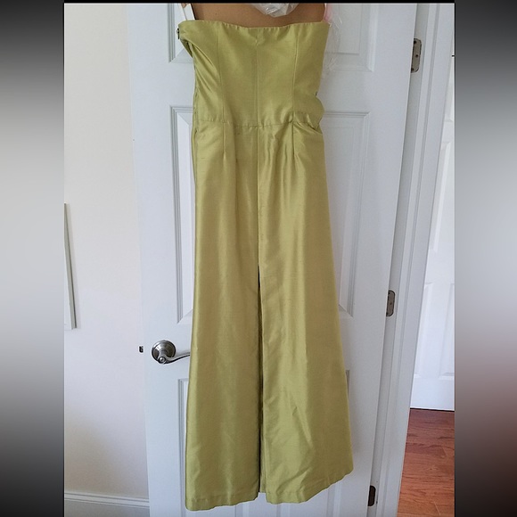 Vera Wang Gown - Picture 2 of 3